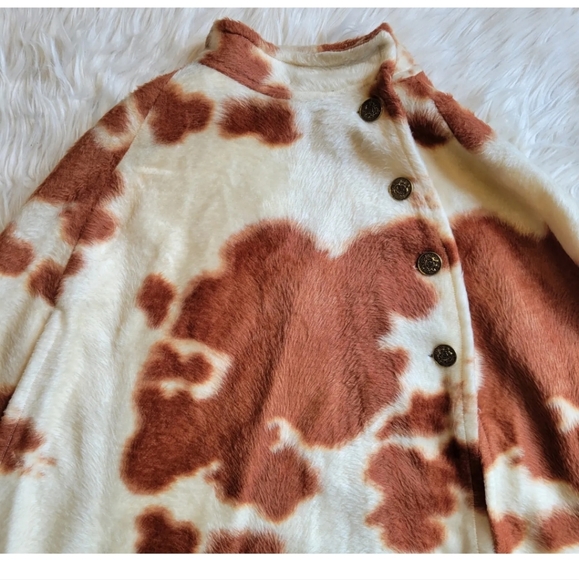 Vtg Faux Cowhide Cape Bronze Button One Size Boho Cowboy Handmade One Of Kind - Picture 2 of 10